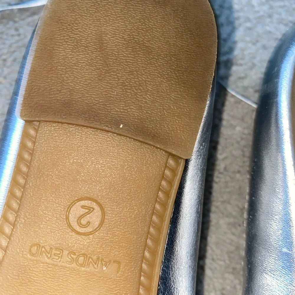 Lands' End kids Girls Size 2 Metallic‎ Silver Ballet Flats lace up - Picture 10 of 13